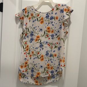 Dynamite white flower blouse size small